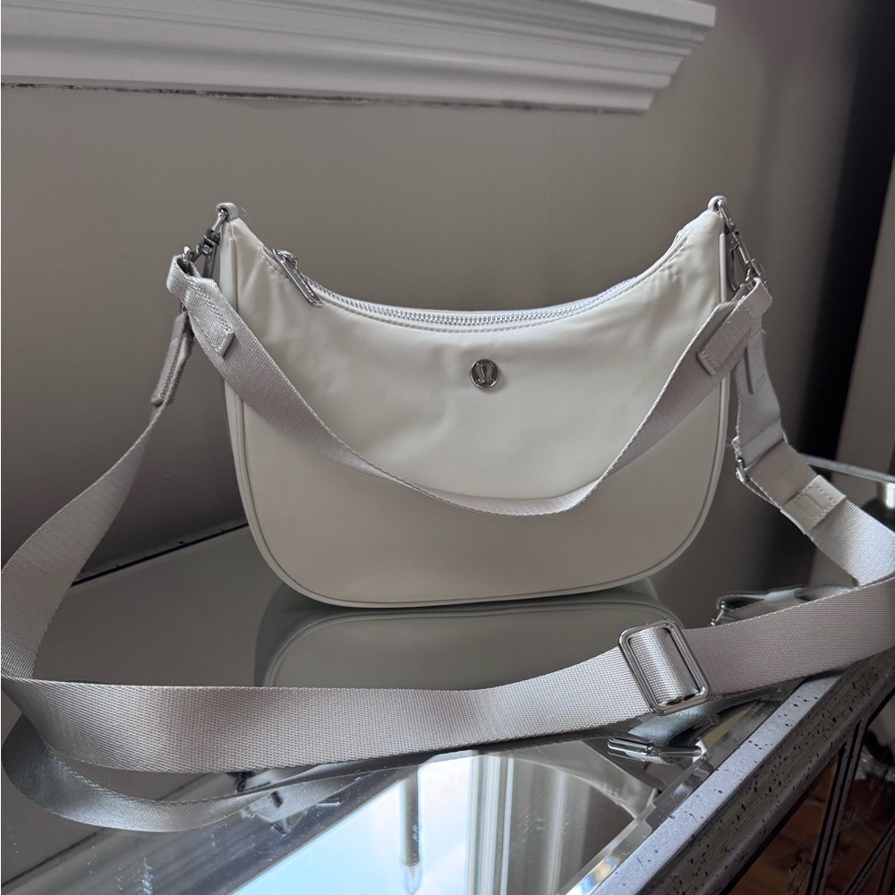 lululemon City Essentials Small Shoulder Bag 3L – Bone